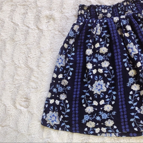 Blue and White Floral Pattern Old Navy Skirt Small - Picture 3 of 5